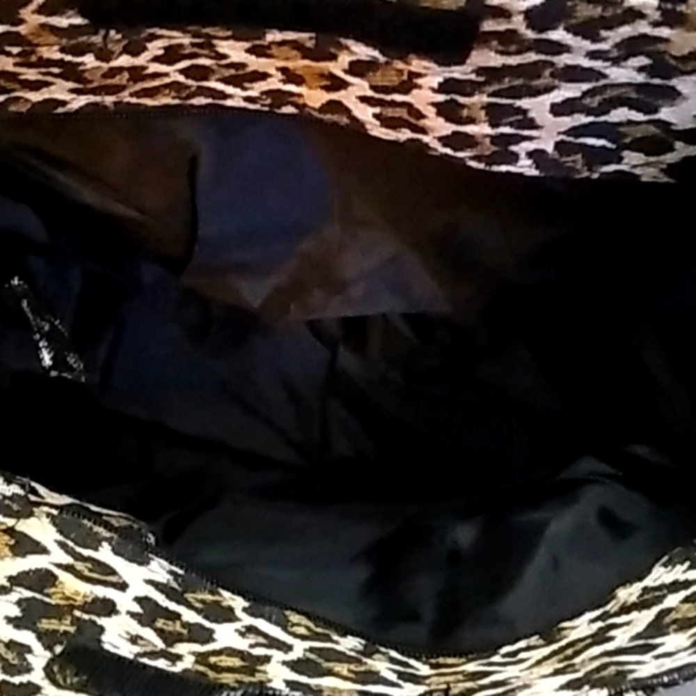 (38) Bag King Leopard Tote Bag & Change Purse. - Picture 8 of 13